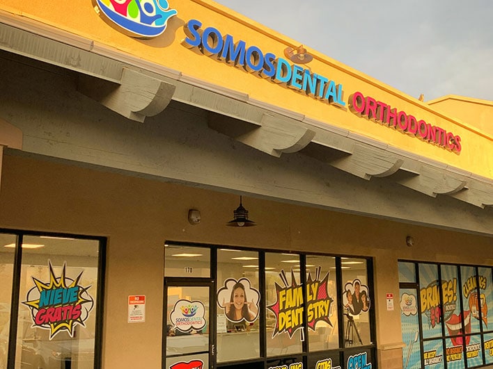 somos dental clinic located in laveen