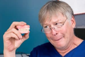Dentures vs. Implants: advantages and disadvantages