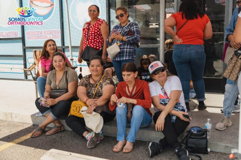 Moms getting free dental care on motherys day on Phoenix and Dallas 09